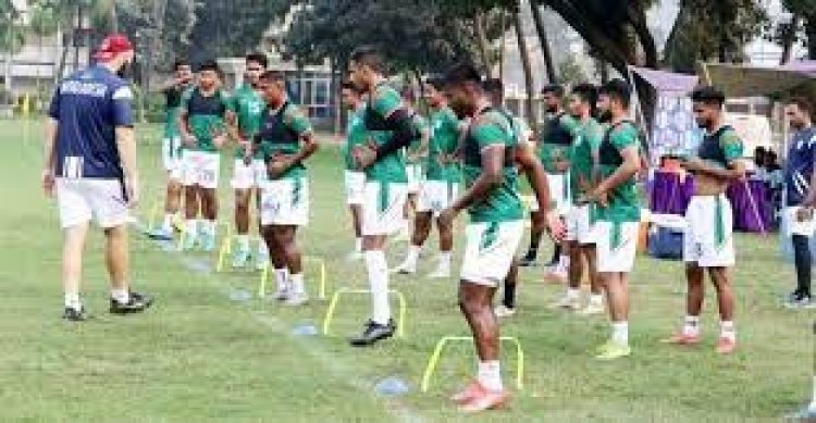 কম্বোডিয়ার মুখোমুখি বাংলাদেশ, সাবিনাদের সাফল্যে ‘চাপে’ জামালরা