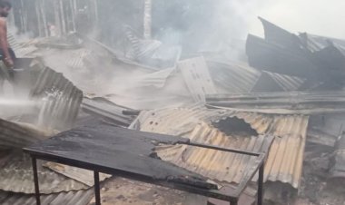 কুড়িয়ানা বাজারে আগুনে ২১ দোকান পুড়ে ছাই