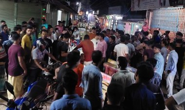 গৃহবধূকে হেনস্তা ও ছিনতাইয়ের প্রতিবাদে ঢাকা-রংপুর মহাসড়ক অবরোধ