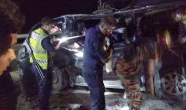 মাইক্রোবাস নিয়ন্ত্রণ হারিয়ে বাসের সঙ্গে ধাক্কায় নিহত ৩, আহত ১২