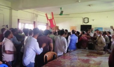 পতাকা উত্তোলন নিয়ে সংঘর্ষে নোয়াখালীতে আ. লীগের সম্মেলন পণ্ড, আহত ৫