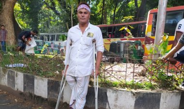 ক্রাচে ভর করে লক্ষ্মীপুর থেকে চট্টগ্রামে বিএনপির সমাবেশে কামাল