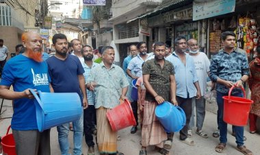 চার দিন পানি নেই সিদ্ধেশ্বরী সার্কুলার রোডে, বালতি হাতে মিছিল