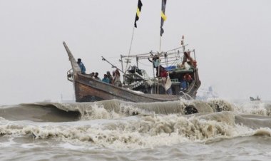 সাগর উত্তাল, বাড়ছে ঝোড়ো হাওয়া