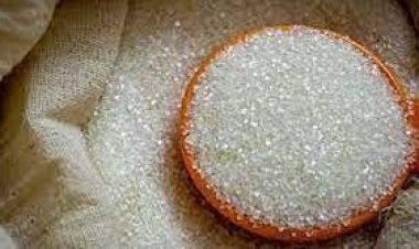 চিনি সংকট চরমে: টাকা দিয়েও মিলছে না চিনি, হু হু করে বাড়ছে দাম