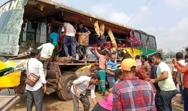  নন্দীগ্রামে ট্রাকের পেছনে বাসের ধাক্কা, ২ জনের প্রাণ গেল