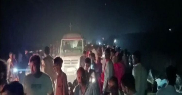 ভারতে ট্রাক্টর ট্রলি পুকুরে পড়ে নারী-শিশুসহ নিহত ২৬