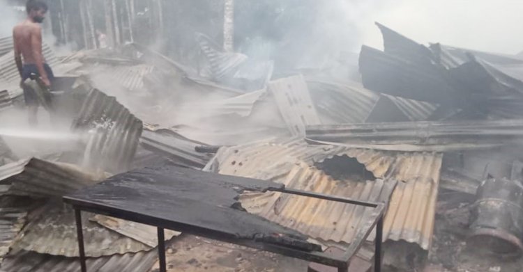 কুড়িয়ানা বাজারে আগুনে ২১ দোকান পুড়ে ছাই