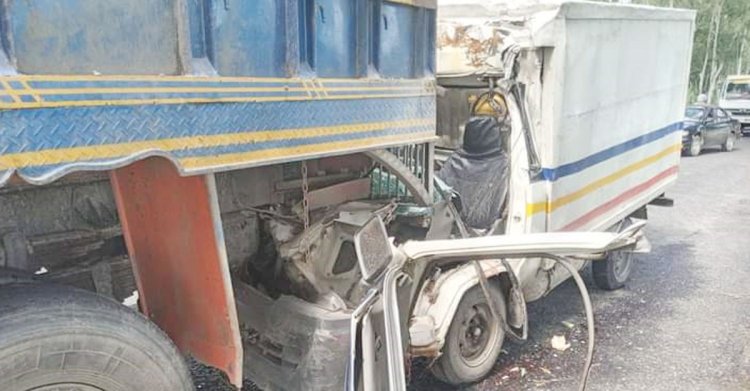 পাবনায় ট্রাকের পেছনে কাভার্ড ভ্যানের ধাক্কা, প্রাণ গেল ২ জনের