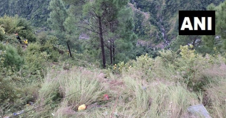 ভারত: বিয়েবাড়িতে যাওয়ার সময় বাস খাদে, নিহত ২৫