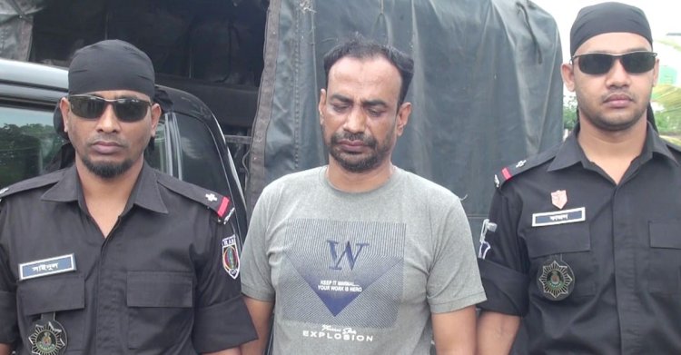 ছাত্রীকে নিয়ে পালানো সেই প্রধান শিক্ষক গ্রেপ্তার