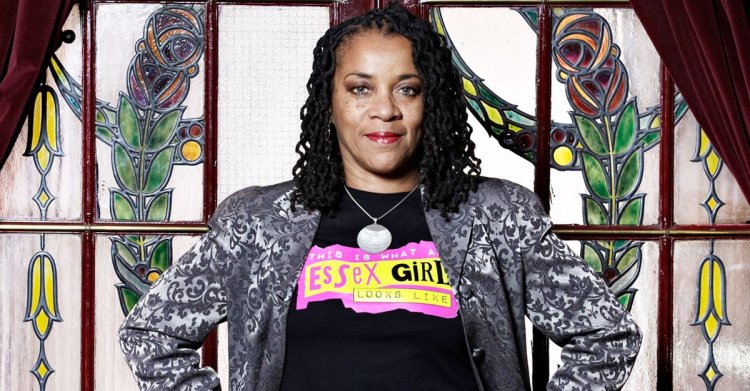  মঞ্চের পেছনে পড়ে অভিনেত্রীর করুণ মৃত্যু