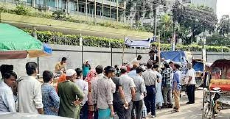 এক কেজি চিনির জন্য ঘণ্টার পর ঘণ্টা অপেক্ষা