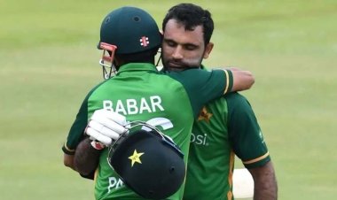 বিপদে পড়া পাকিস্তানকে টেনে তুললেন শাদাব-ইফতিখার