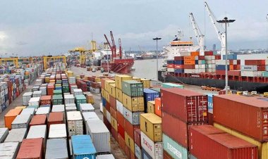 রেমিট্যান্সের পর রপ্তানি আয়েও ধাক্কা