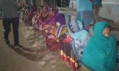  শেরপুরে ওএমএসের চাল পেতে মধ্যরাত থেকে অপেক্ষা