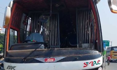 গাছের সঙ্গে বাসের ধাক্কা, মা-ছেলেসহ নিহত ৪