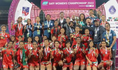 সাফজয়ী মেয়েদের ৫ লাখ করে টাকা দিলেন প্রধানমন্ত্রী