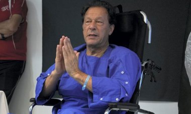 গুলিতে জখম পা নিয়েই পাকিস্তানের খেলা দেখেছেন ইমরান