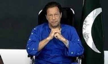 ইমরান খানকে দলীয় প্রধানের পদ থেকে সরিয়ে দেয়া আটকে দিল হাইকোর্ট