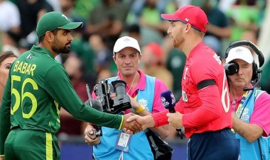 টসে জিতে বোলিংয়ে ইংল্যান্ড