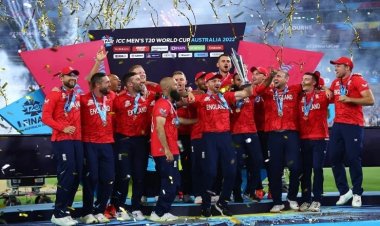 পাকিস্তানের স্বপ্ন ভেঙে বিশ্বকাপ ইংল্যান্ডের 