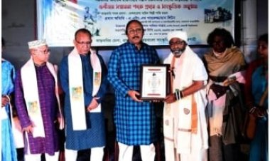 ‘কান্তকবি পদক’ পেলেন বাউল শফি মণ্ডল