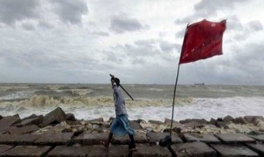 সমুদ্রবন্দরে সতর্ক সংকেত, নৌকা-ট্রলারকে সাবধানে থাকার নির্দেশ