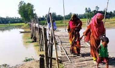 ১৫ হাজার মানুষের ভরসা একটি বাঁশের সাঁকো