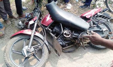 মোটরসাইকেল নিয়ন্ত্রণ হারিয়ে প্রাণ গেল দুই বন্ধুর