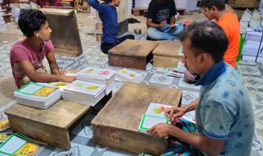 পেশা বদলাচ্ছেন বাংলাবাজারের বাঁধাই শ্রমিকরা