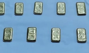 ভ্যানের পাটাতনে লুকিয়ে পাচার করা হচ্ছিল কোটি টাকার স্বর্ণ