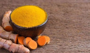 শীতকালে সুস্থ থাকবেন ভেবে রোজ হলুদ তো খাচ্ছেন, কিন্তু সকলেরই কি উপকার হয়?