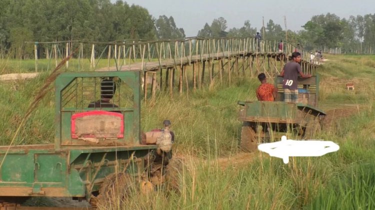 সেতুর অভাবে তিন গ্রামের মানুষের দুর্ভোগ