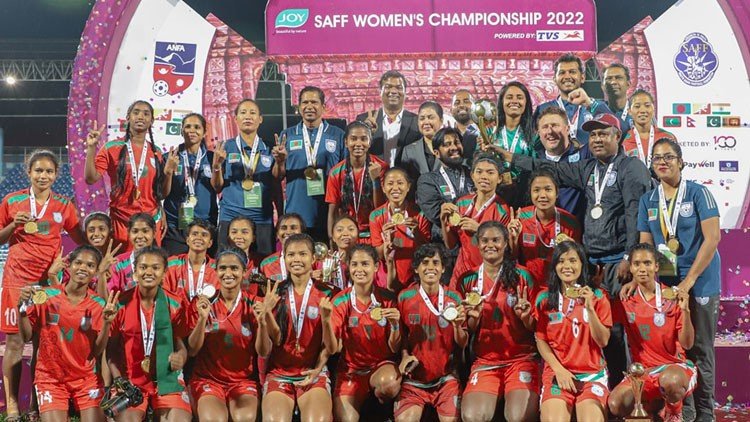 সাফজয়ী মেয়েদের ৫ লাখ করে টাকা দিলেন প্রধানমন্ত্রী