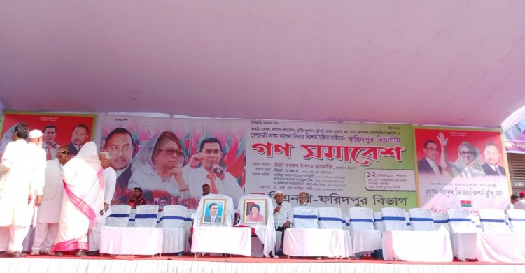 প্রস্তুত মঞ্চ,  সকাল থেকেই সমাবেশস্থলে মানুষের ঢল