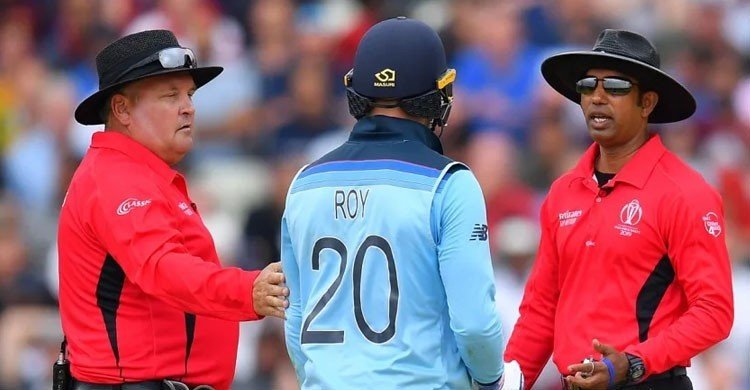 বিশ্বকাপ ফাইনালে আম্পায়ারের দায়িত্বে কারা?