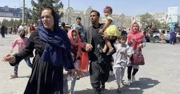 প্রয়োজন মেটাতে ঘরের জিনিসপত্র বিক্রি করছেন আফগানরা