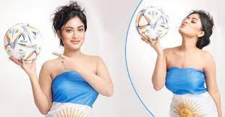 আর্জেন্টিনার পতাকা গায়ে জড়িয়ে সমর্থন জানালেন নায়িকা