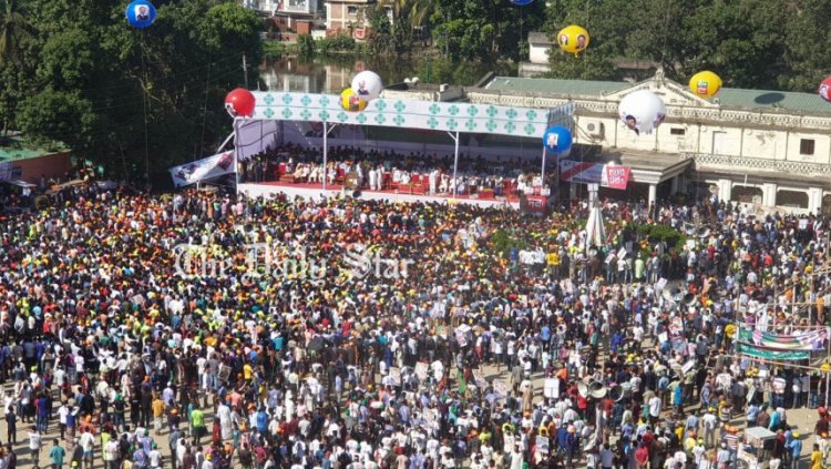 সরকার অর্থ লুটপাট করে দেশের অর্থনীতি ধ্বংস করেছে: ড. মোশাররফ