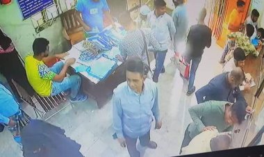 ব্যাংকের ভেতর থেকে গ্রাহকের লাখ টাকা চুরি