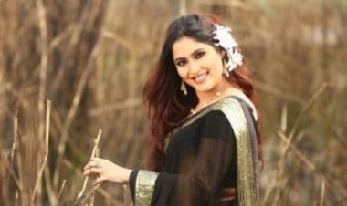 চমক নিয়ে আসছেন কেয়া 