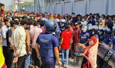 গাজীপুরে পোশাক শ্রমিকদের সঙ্গে পুলিশের সংঘর্ষ, আহত ১০