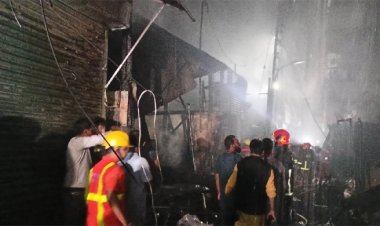 চকবাজারে আগুনে পুড়ে কয়েক কোটি টাকার ক্ষতি