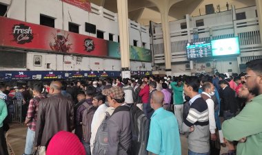 ৩ দিনের ছুটি : কমলাপুরে হাজারো টিকিট প্রত্যাশীর ভিড়