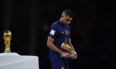 বিশ্বকাপ ফাইনালে হ্যাটট্রিক করে সোনার বুট! তার পরেও ট্র্যাজিক নায়ক কিলিয়ান এমবাপে