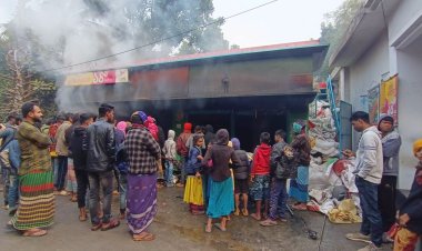 পাওনা টাকা চাওয়ায় দোকানে আগুন দেওয়ার অভিযোগ