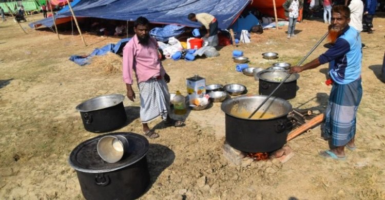 রান্নার চুলায় পানি ঢেলে দেয়ার অভিযোগ পুলিশের বিরুদ্ধে