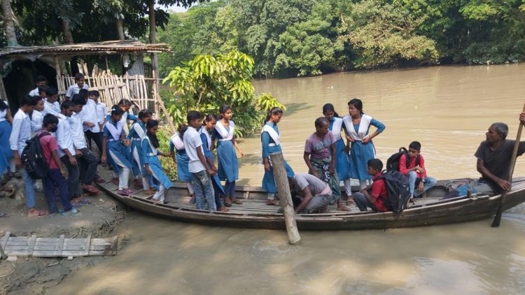 সন্তানদের স্কুলে পাঠিয়ে আতঙ্কে থাকেন অভিভাবকেরা 
