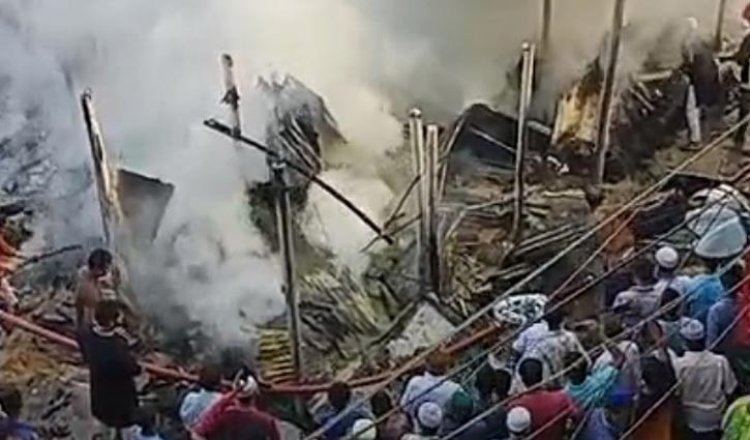 ময়মনসিংহের ভালুকায় মার্কেটে আগুন, ২৫ দোকান পুড়ে ছাই